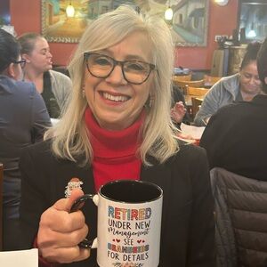 Meet your Posher, Mona